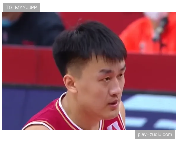 浙江刘泽一冲击篮下制造杀伤 前场篮板拼抢积极创造二次机会